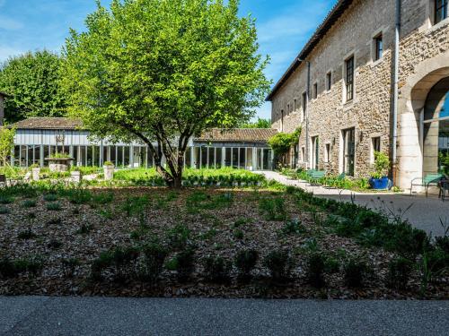 Demeures et Chateaux l'Abbaye Caladoise - Anciennement Hostellerie Ferme du Poulet in วีลฟรองซ์ ซูร์ โซน