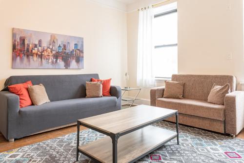 5 Bedroom 2 Bath Full Floor Midtown