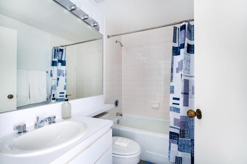Sunny 3 BR 3 Bath Apt with Large Balcony, New York (Foto 8)