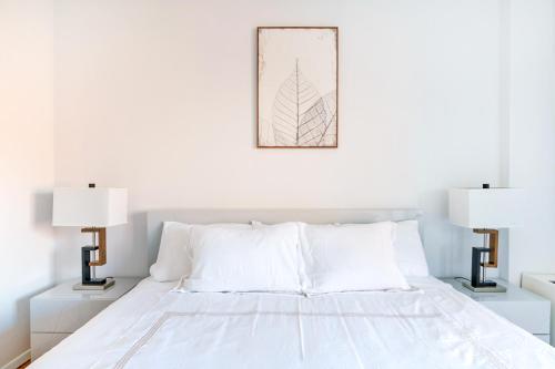 Sunny 3 BR 1 Bath Apartment in NYC - image 2