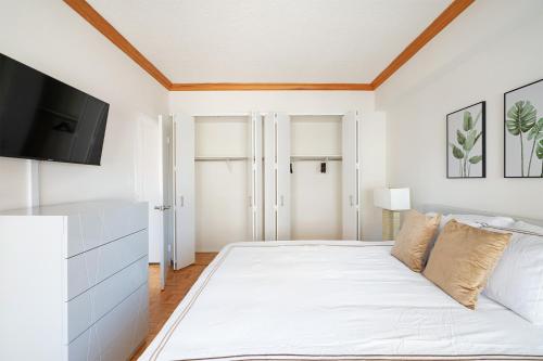 Contemporary 2 Bed 2 Bath Apt Bright and Sunny, New York (photo 7)