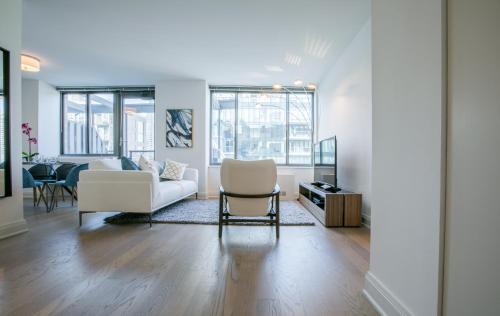 Bright 2 Bedrooms 2 Bathrooms Unit with Balcony, New York (Foto 2)