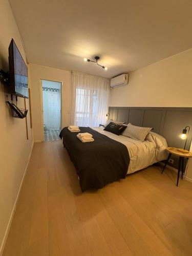 One-Bedroom Apartment image 2