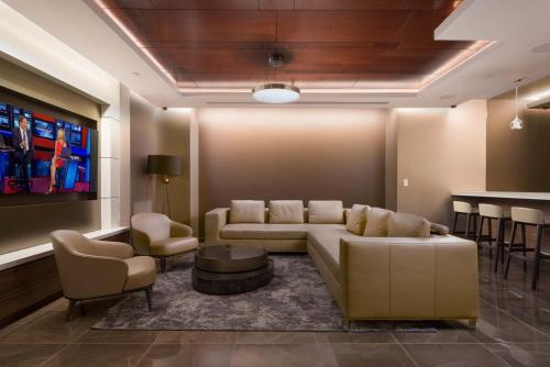 Luxury 2 Bed 2 Bath Unit in Prime Location of NYC, New York (photo 2)