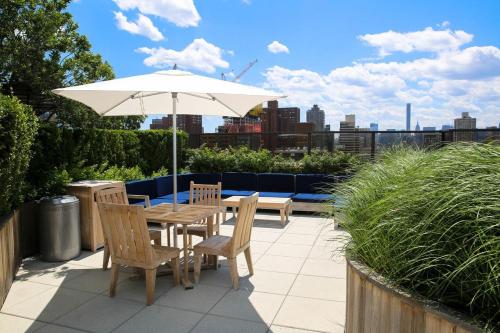 Luxury 2 Bed 2 Bath Unit in Prime Location of NYC, New York (photo 6)