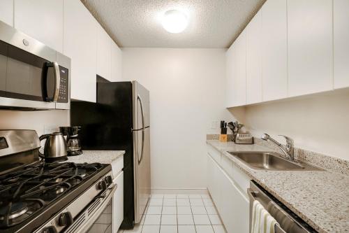 Luxury 2 Bed 2 Bath Unit in Prime Location of NYC, New York (photo 9)