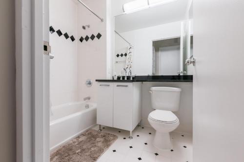 Finest Luxury 1 Bedroom Apartment, New York (photo 10)