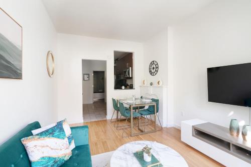 Contemporary 1 Bedroom Apartment in NYC - image 2