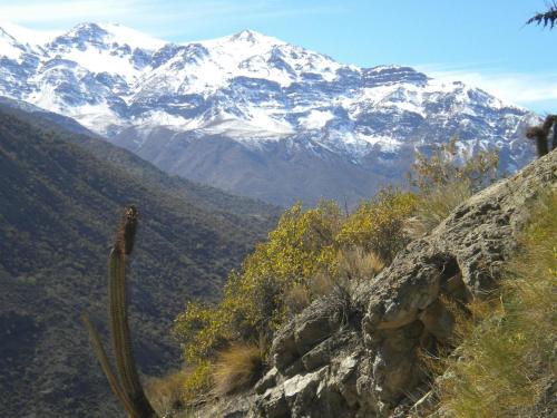 Gran Casa y Parcela de Campo y Montaña a 90 minutos de Santiago