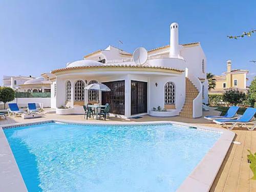 Villa with private swimming pool and sea views gîte à louer Paderne