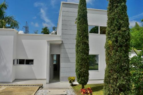 Entrance, Luxurious Country House in Cerritos