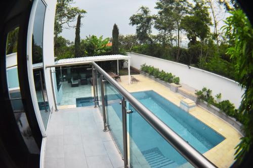 View, Luxurious Country House in Cerritos