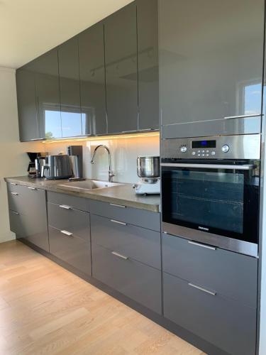 Arendalsuka - stort hus 15 min gangavstand til ferga in อาเร็นดาล