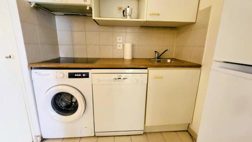 BP Bellevue - 4eme étage vue mer (BP Bellevue - 4eme etage vue mer) in Avenue de Cannes