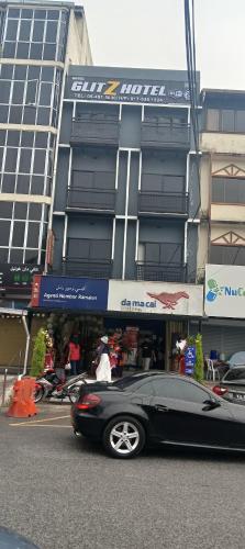 GLITZ HOTEL near Time Tunnel Museum