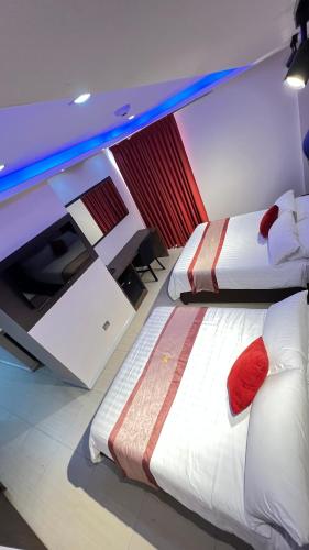 Hotel Leblanc Suites near Hotel Neptuno