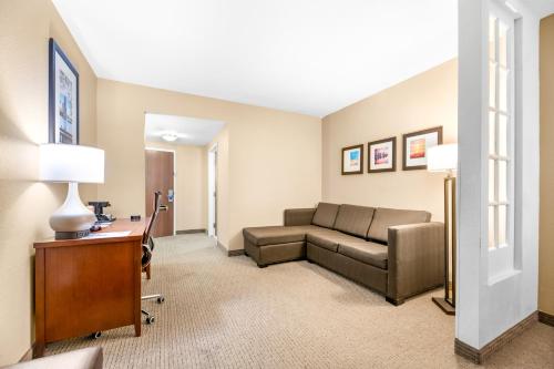 Comfort Suites Orlando Airport - image 25