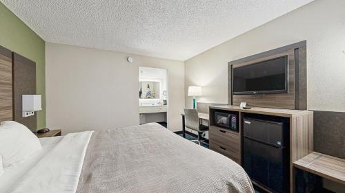 Quality Inn Van Horn - image 11