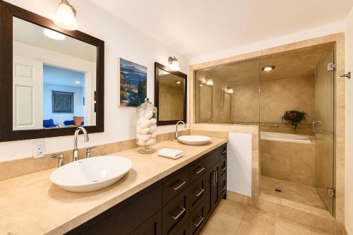 Hollywood Hills Spa Retreat Oasis with Tree Top Views, Private Jacuzzi Style Tub, Steam Room, Magical Half Acre Acre Garden and Patio, Free Parking for 2 cars, in LA's most Serene, Central Desirable Area, Los Angeles (fotografie 7)