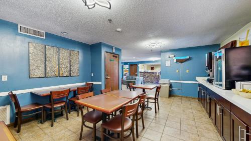 Quality Inn Van Horn - image 7