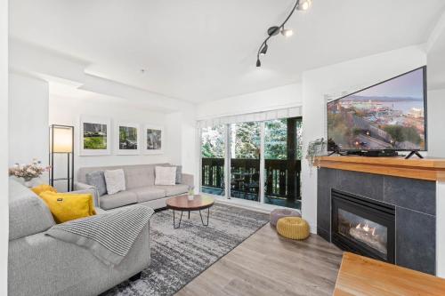 Amazing Village Location with PRIVATE Hot Tub in Whistler, Canada