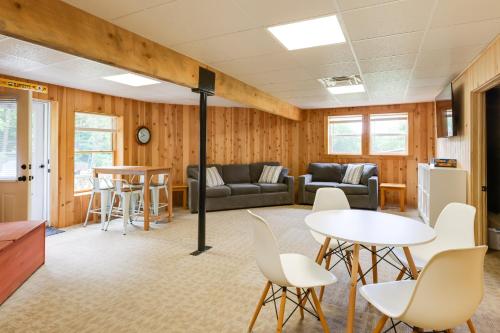 4 Mi to Beach & Lake: Spacious Home in Chestertown in Chestertown (NY)