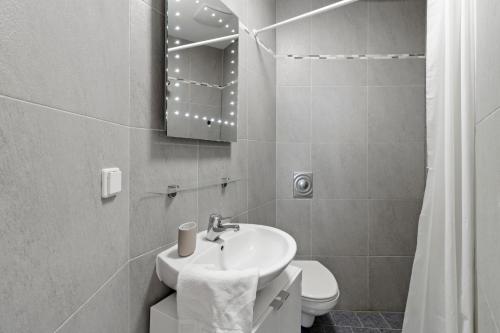 Zuhanyzó, Elegant Room Near Prater & City Center in 02. kerület - Lipótváros