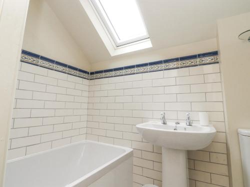 Bridgend Cottage - image 7