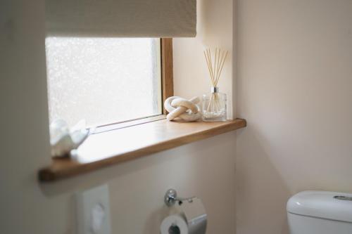 The Old Mill at Barnacre - Cosy cottage with private hot tub & pool access