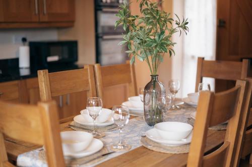 The Old Mill at Barnacre - Cosy cottage with private hot tub & pool access