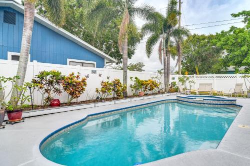 Sunny Seminole Home with Pool, 4 Miles to Beach in Seminole, USA