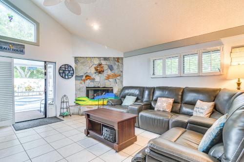 4 Mi to Beach Sunny Seminole Home with Pool in 사라소타 브래든턴 국제공항