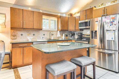 4 Mi to Beach Sunny Seminole Home with Pool in 사라소타 브래든턴 국제공항