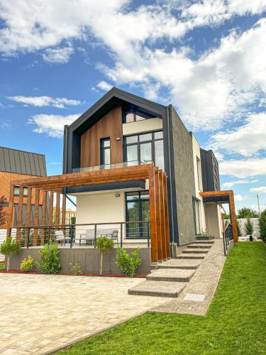 3 bedrooms, 4 beds