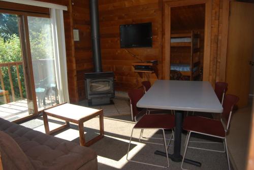 La Conner Camping Resort Deluxe Cabin 5