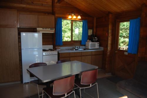 La Conner Camping Resort Deluxe Cabin 5