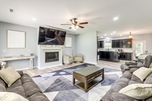 . 11 Mi to Troy University: Family Home w/ Yard