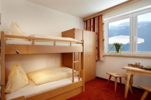 Alpenhof Apartments - image 2