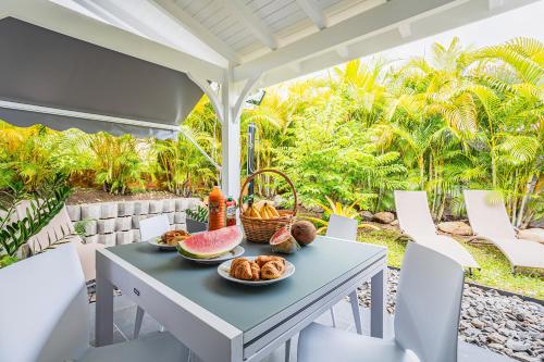 Balcony/terrace, Villa Alamanda a 1400 m de la mer - Jacuzzi prive in Berard