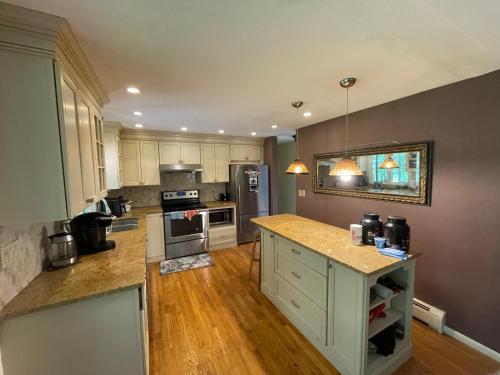 Comfy & Convenient Suite Sleeps 1 to 5 Near Boston in 安多弗
