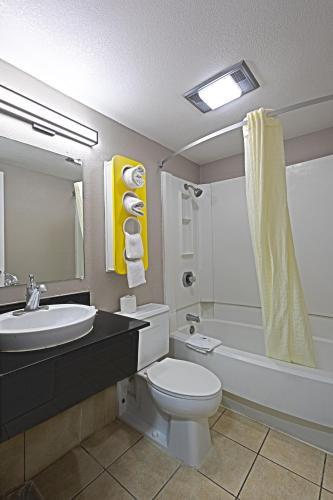 Standard Double Room image 7