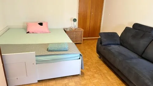 Habitacion en un piso compartido in Neuhausen am Rheinfall, Schweiz