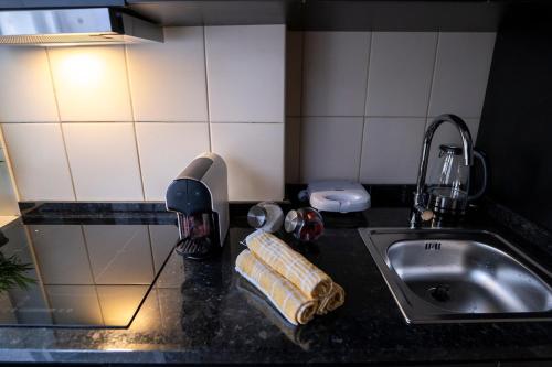 3BR Flat by Casa da Música Central Sleeps 6 2D - image 4