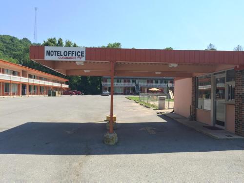 Daniel Boone Motor Inn - image 14