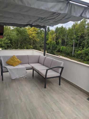 Apartment with Mountain View