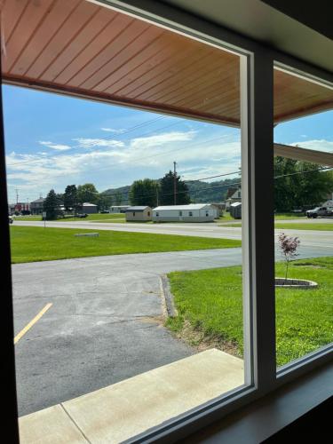 Four Seasons Inn - main image