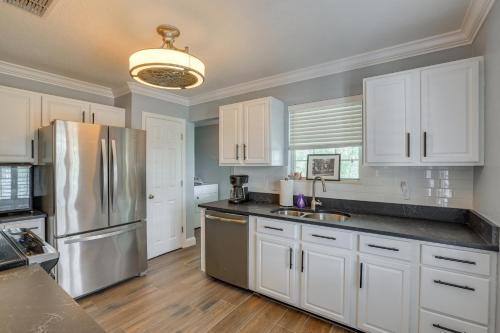 Suwannee River Retreat Dock and Screened Porch! in Old Town