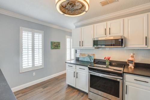 Suwannee River Retreat Dock and Screened Porch! in Old Town