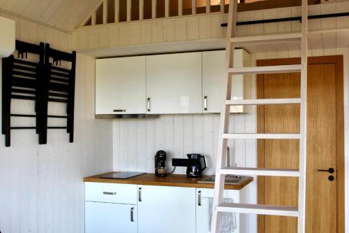 廚房, Ausma - Peaceful Seaside Design Cabin in 恩古雷