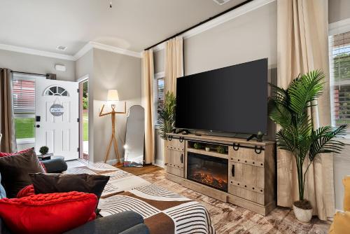 4 King Beds - 2 Game Rooms - Sleeps 24, By DT & UGA, Athens